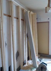 お部屋の中に新しい防音室を作るスーパーストラクチャー壁編｜壁骨組みの製作と仮組立