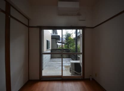 専用防音室のある2DKマンション 窓からウッドデッキ