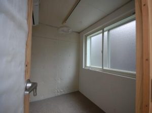 ドラムもできる防音室付マンション 防音室入り口から