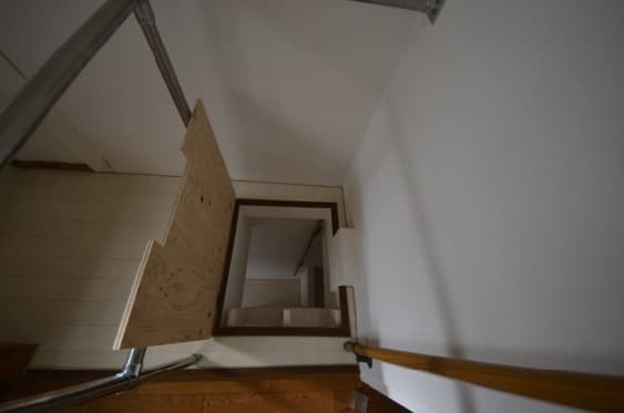 下階へ至るハシゴ
