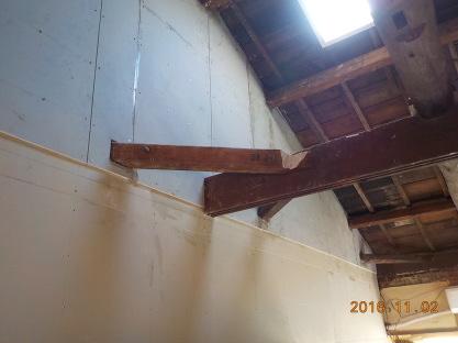 古民家風防音室の石膏ボード張り　屋根付近2枚目