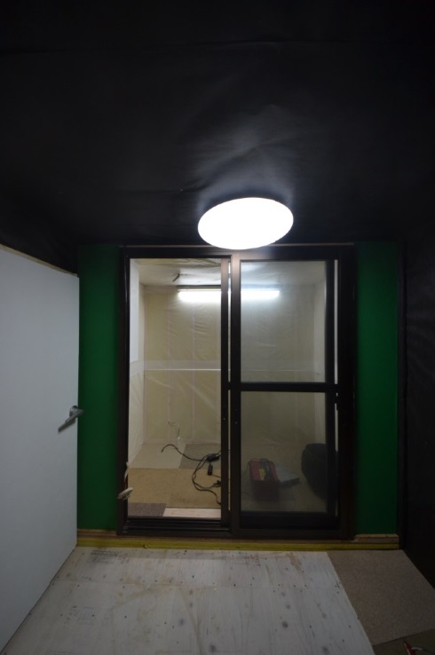 防音室前室から防音室 防音室付き南向きアパート写真